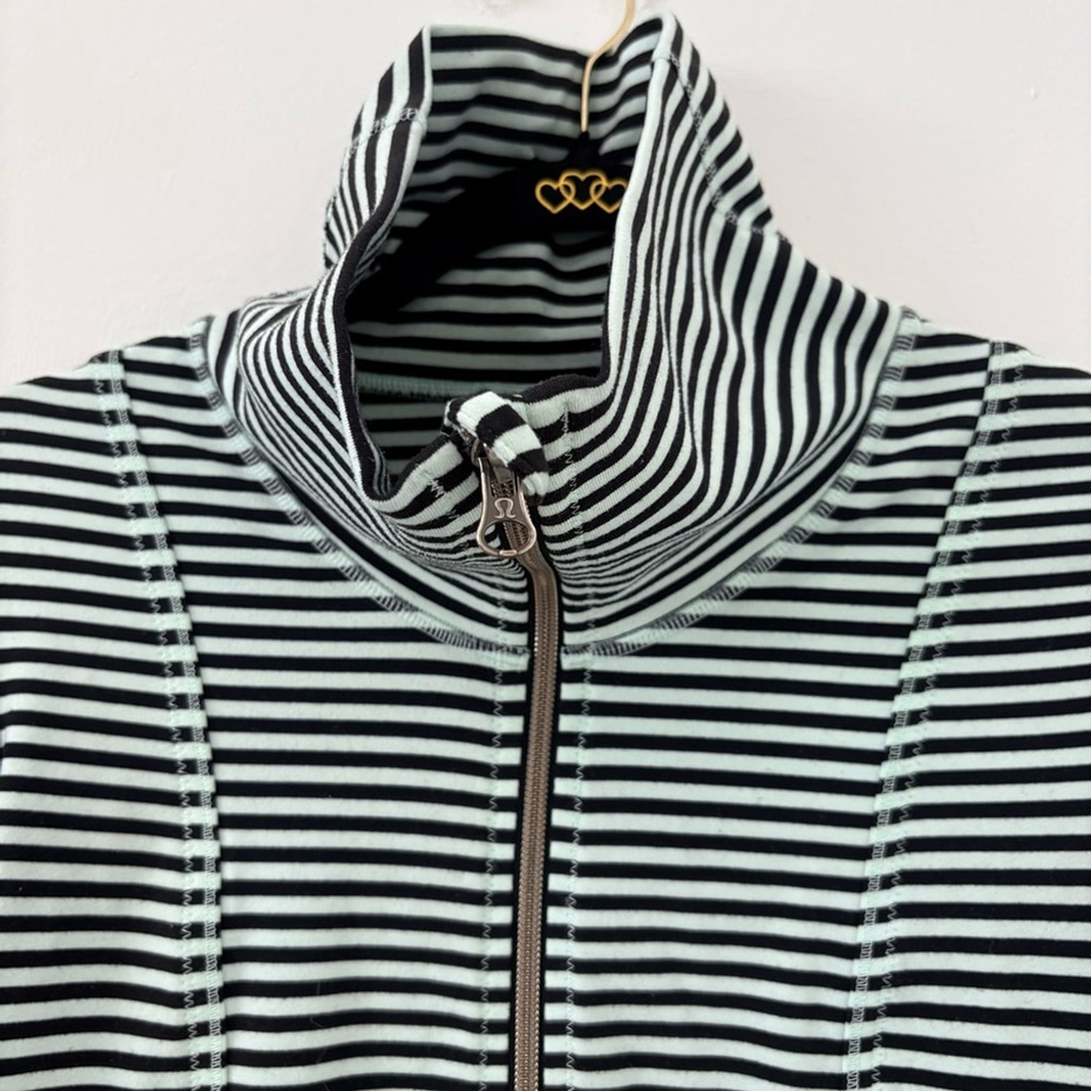Lululemon Daily Yoga Jacket Sz 4 Mint Moment Stripe Black EUC - Picture 3 of 9
